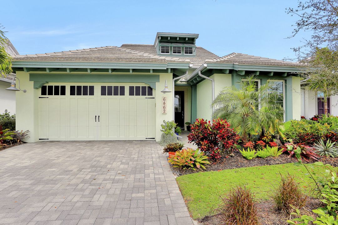 6462 Warwick Ave, Naples, FL 34113