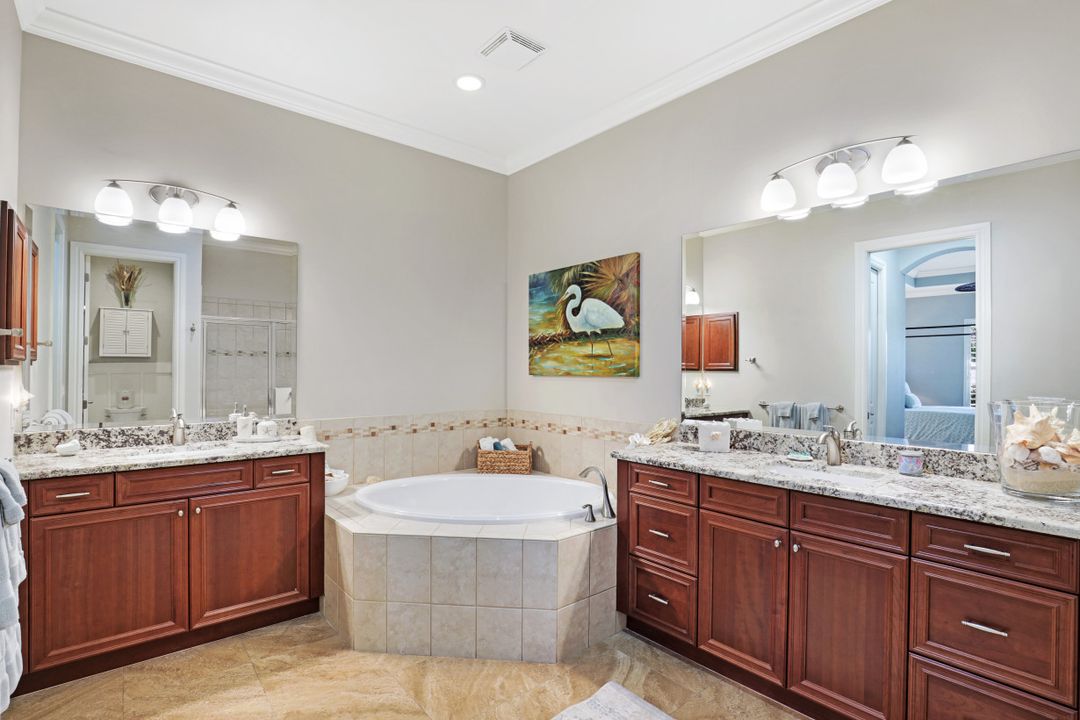 7599 Moorgate Point Way, Naples, FL 34113