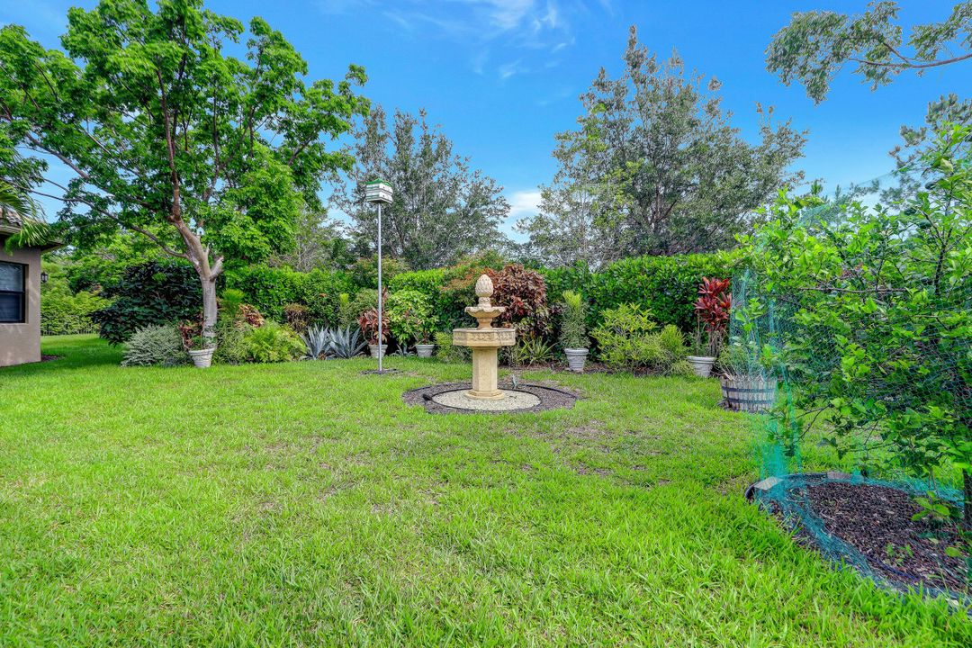 3987 Bering Ct, Naples, FL 34119