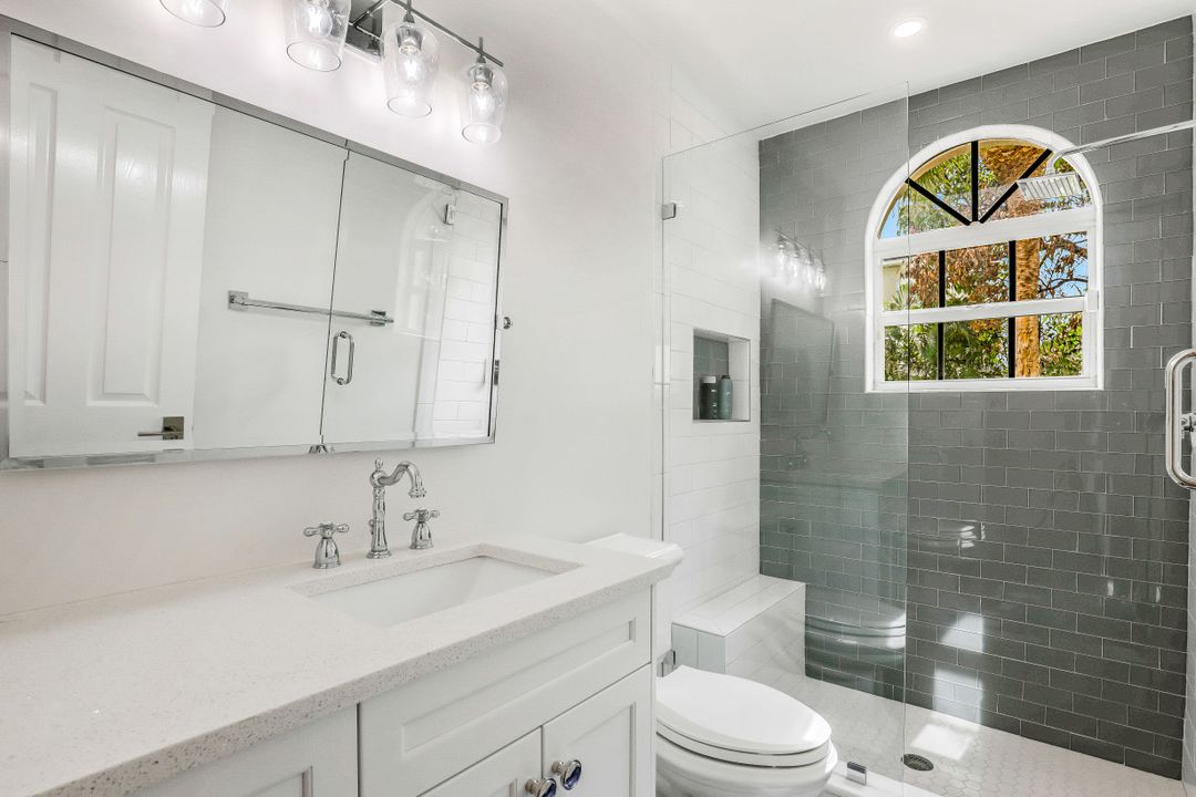 1010 5th St S #401, Naples, FL 34102