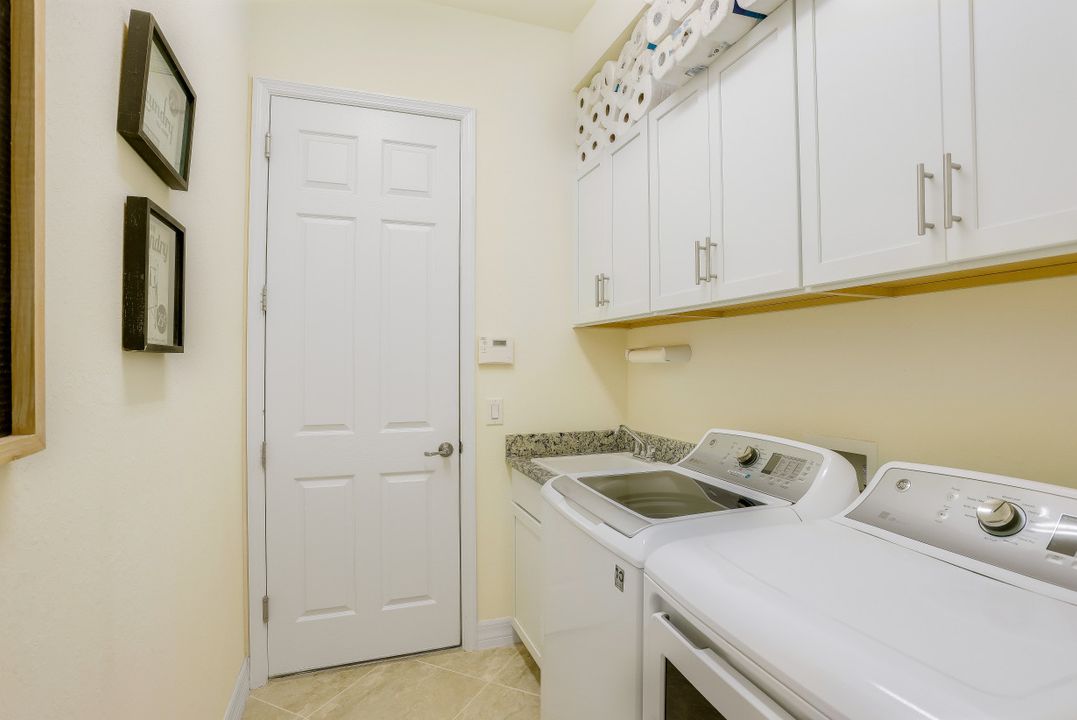 2067 Antigua Ln, Naples, FL 34120