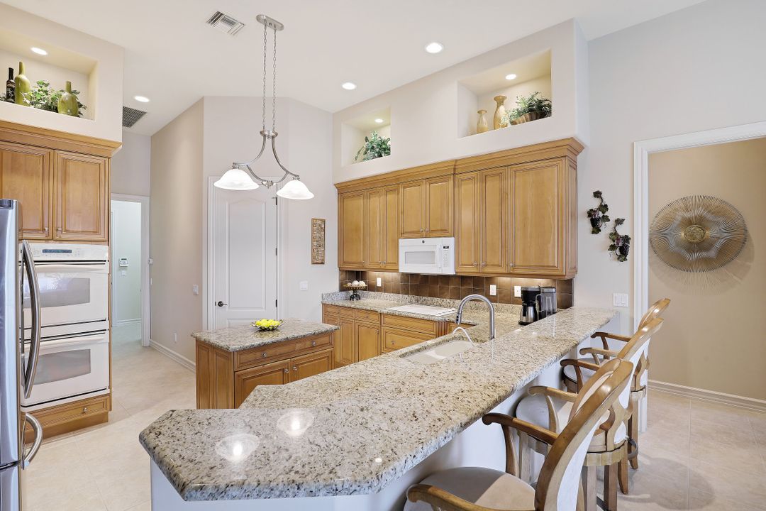 10590 Glen Lakes Dr, Bonita Springs, FL 34135