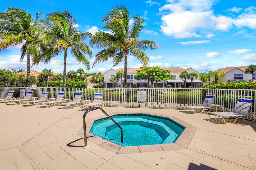 8381 Village Edge Cir  #4, Fort Myers, FL 33919