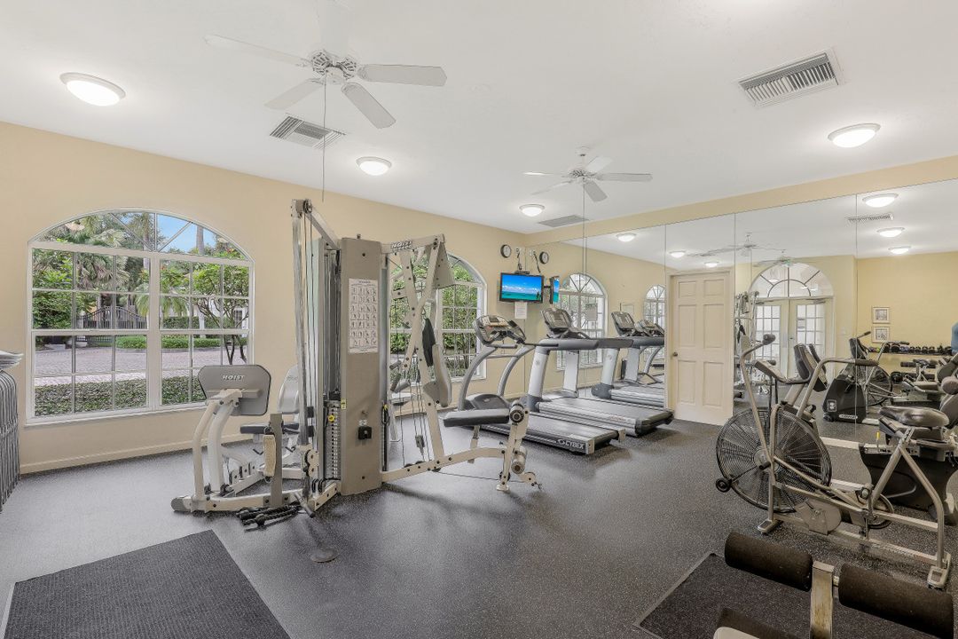 8453 Abbington Cir #821, Naples, FL 34108