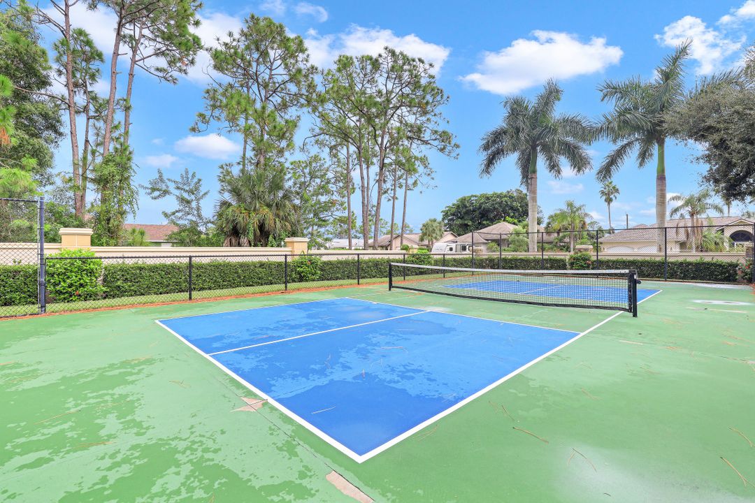 10621 Sir Michaels Pl Dr, Bonita Springs, FL 34135