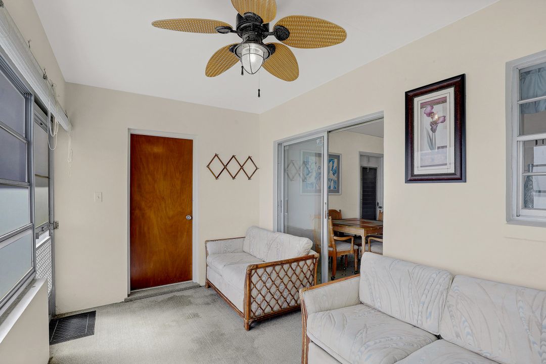 658 97th Ave N, Naples, FL 34108