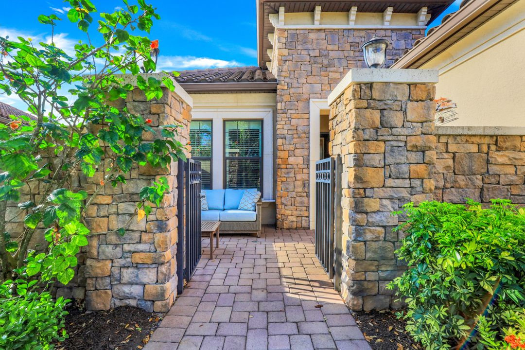 9524 Mussorie Ct, Naples, FL 34114