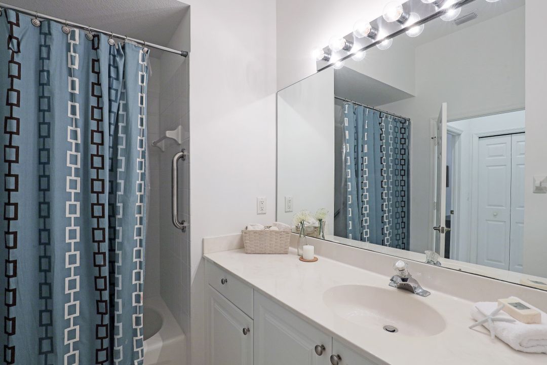 5873 Northridge Dr, Naples, FL 34110