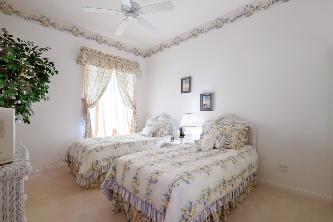 4000 Isla Ciudad Ct, Naples, FL 34109