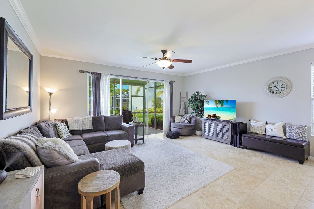 1084 Hampton Cir, Naples, FL 34105