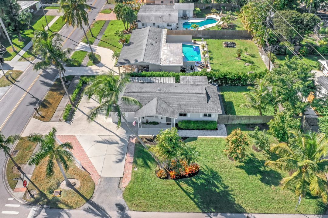 1091 22nd Ave N, Naples, FL 34103