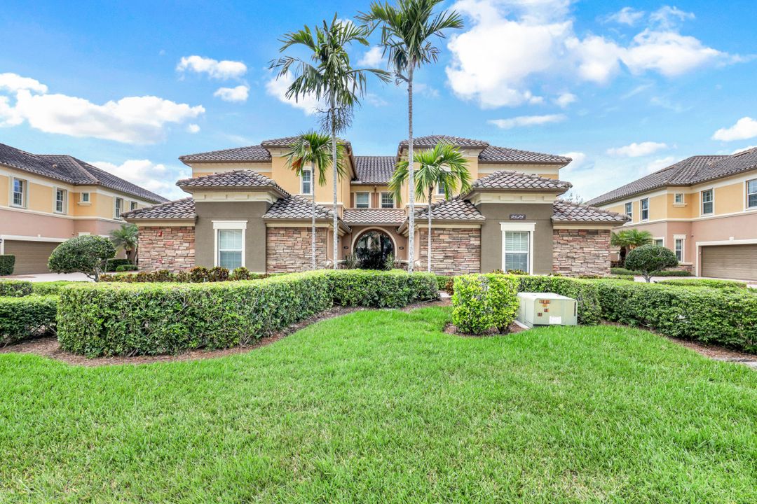 9525 Ironstone Terrace #Unit 202, Naples, FL 34120
