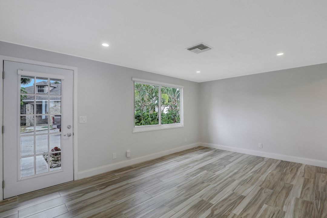 549 94th Ave N, Naples, FL 34108