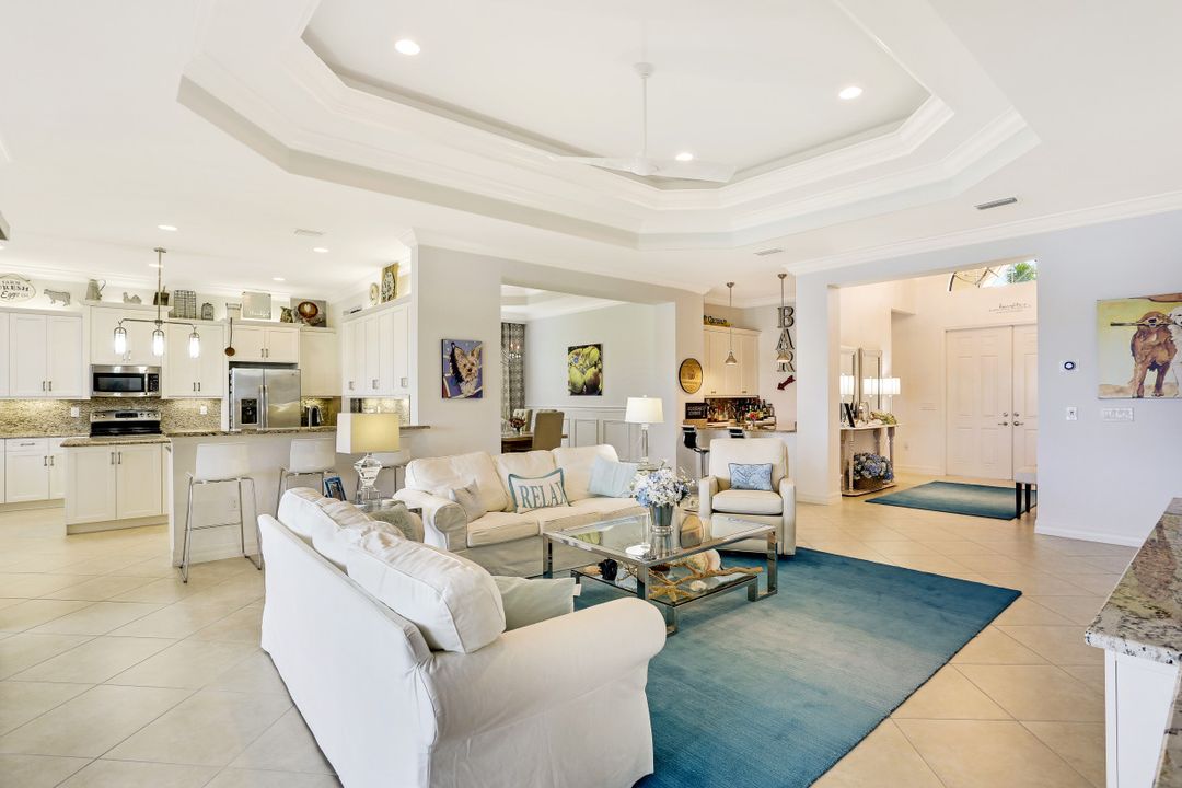 3883 Gibralter Dr, Naples, FL 34119