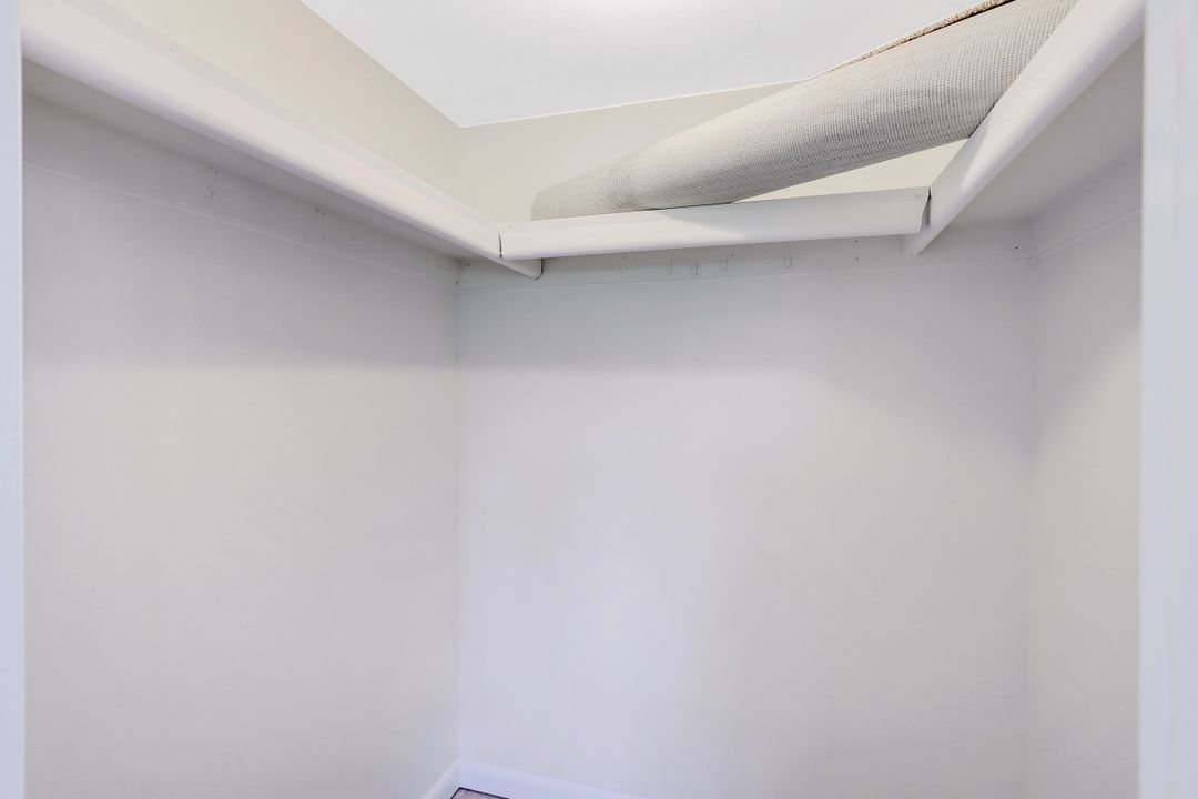 190 Turtle Lake Ct #101, Naples, FL 34105