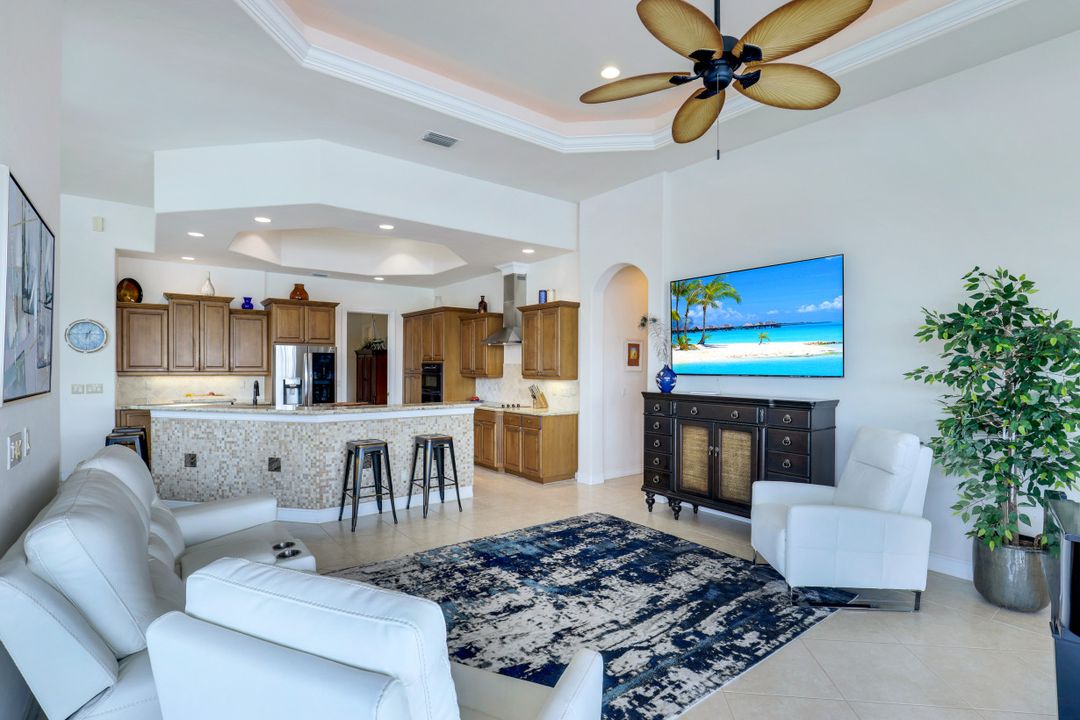 5958 Amberwood Dr, Naples, FL 34110