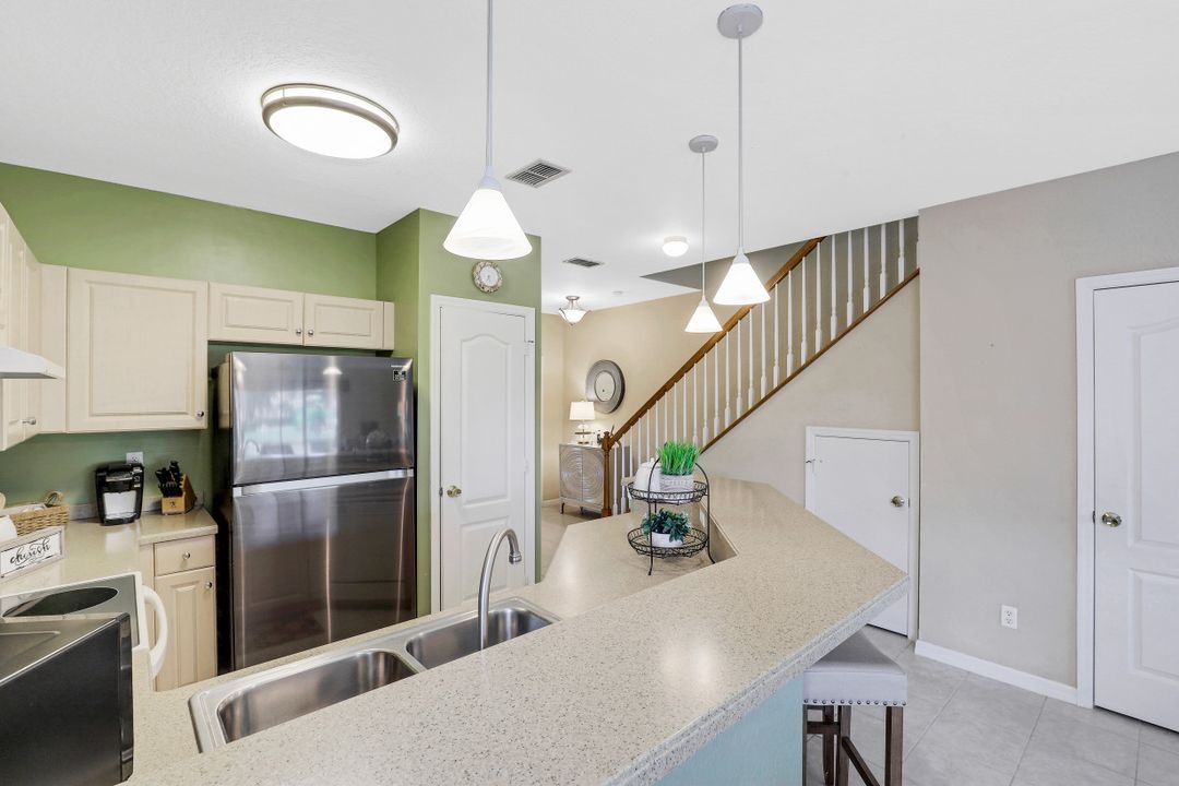 1370 Weeping Willow Ct, Cape Coral, FL 33909