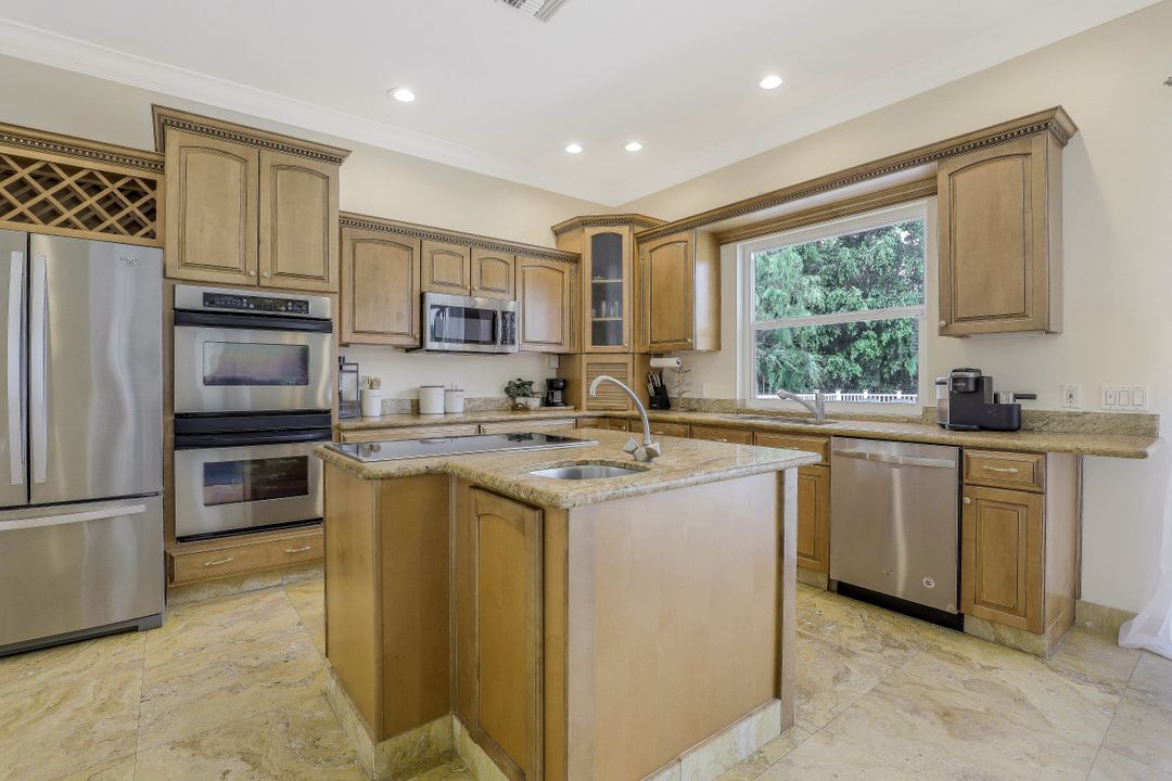 5645 Spanish Oaks Ln, Naples, FL 34119