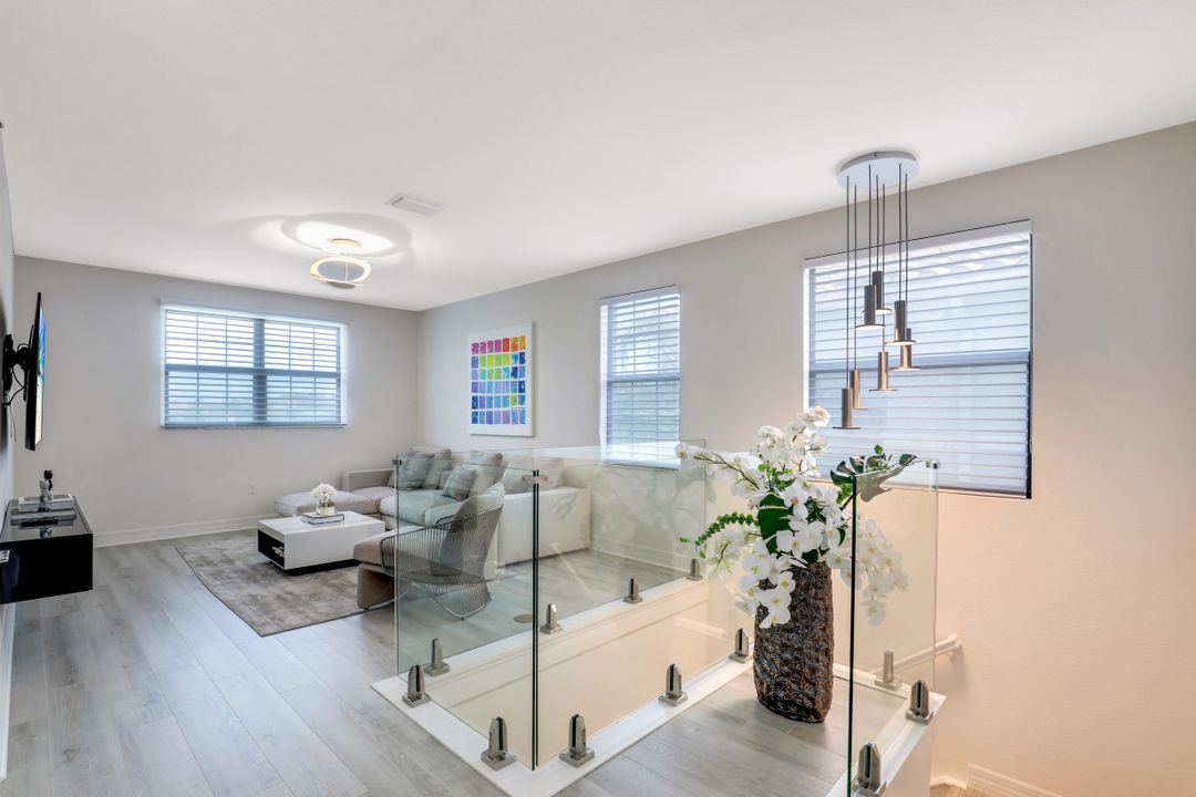 4448 Aurora St, Naples, FL 34119