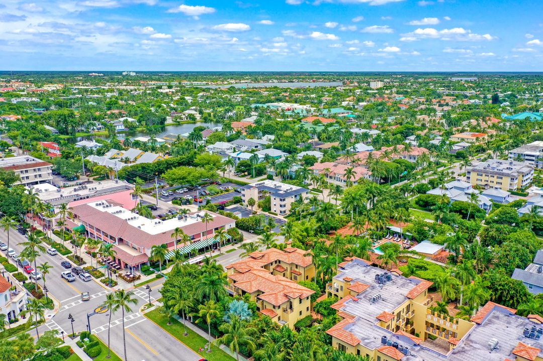 270 5th Ave S #H-2, Naples, FL 34102