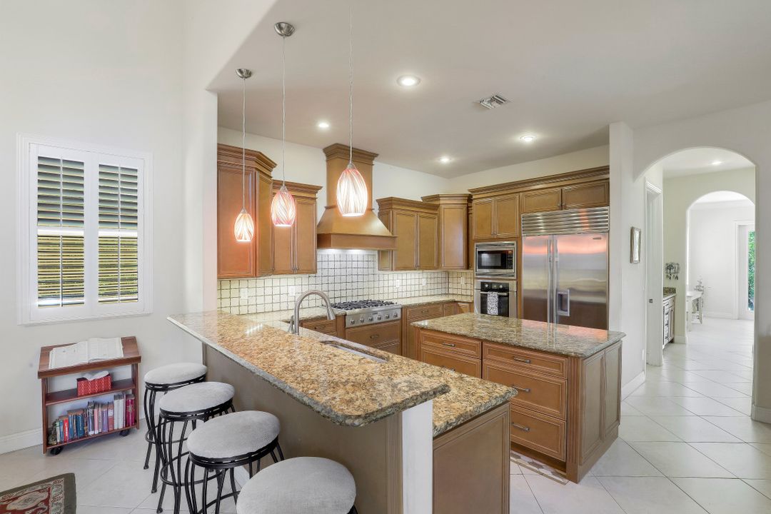 3660 7th Ave NW, Naples, FL 34120