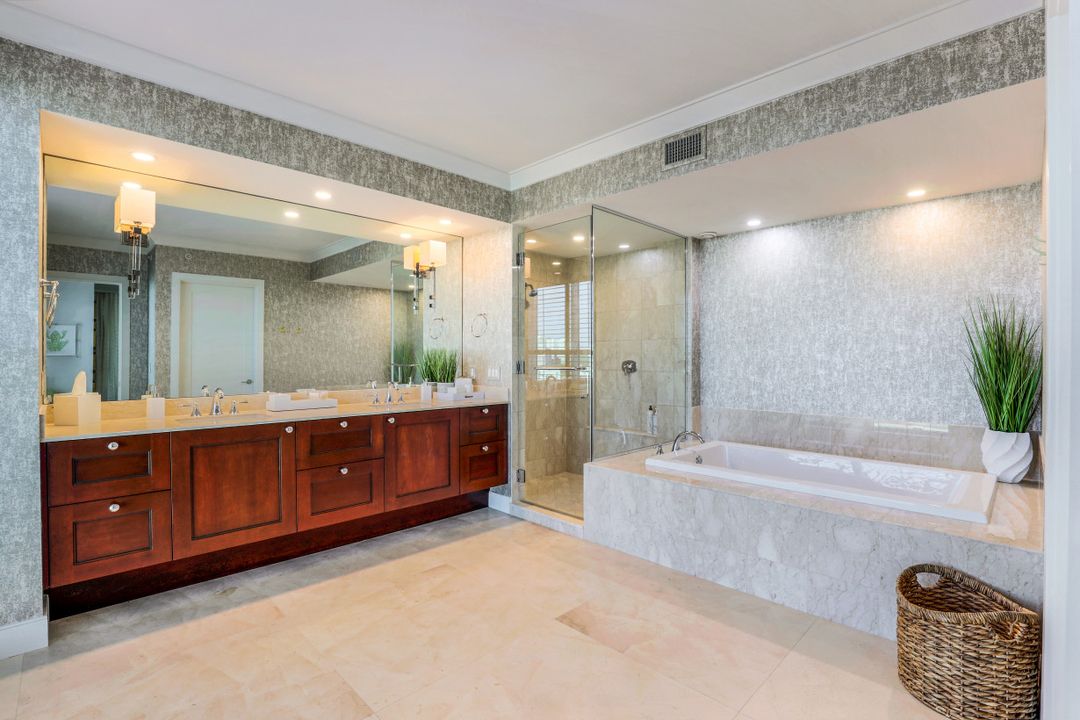 11125 Gulf Shore Dr #1001, Naples, FL 34108