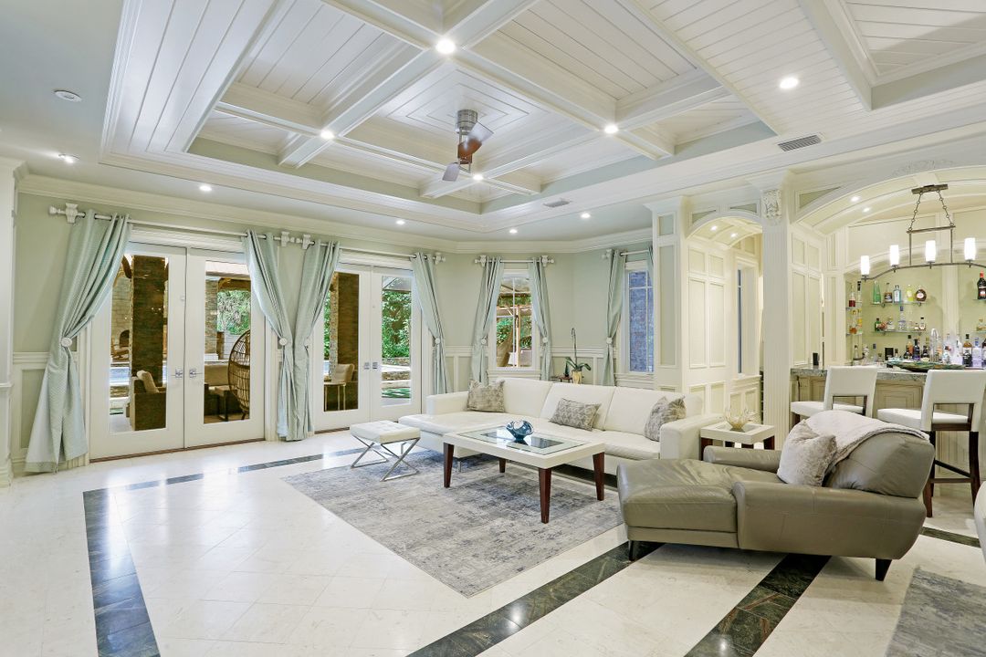 5610 Bur Oaks Ln, Naples, FL 34119