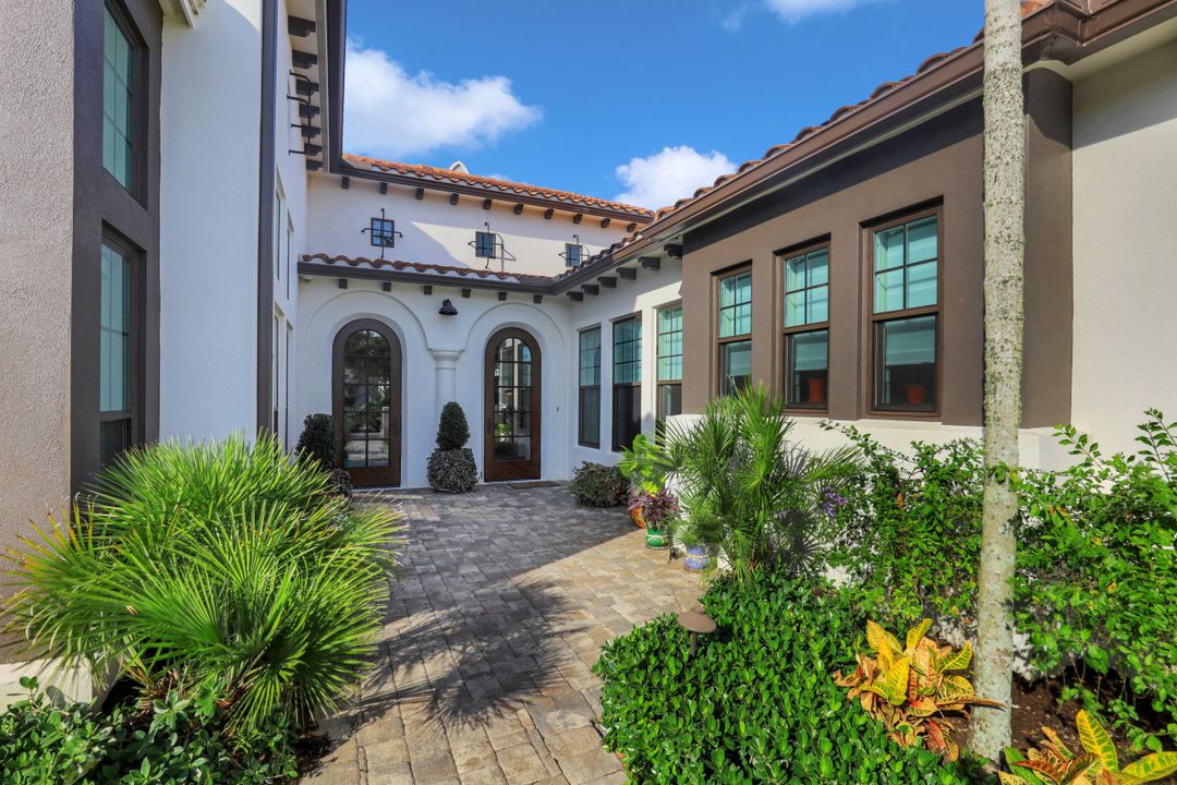 3255 Tavolara Ln, Naples, FL 34114