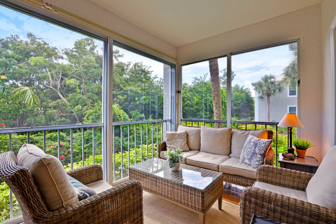 5897 Chanteclair Dr #313, Naples, FL 34108