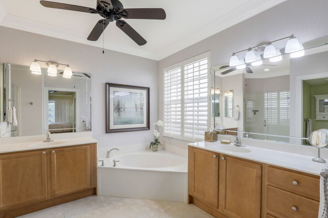 23181 Oakglen Ln, Bonita Springs, FL 34135