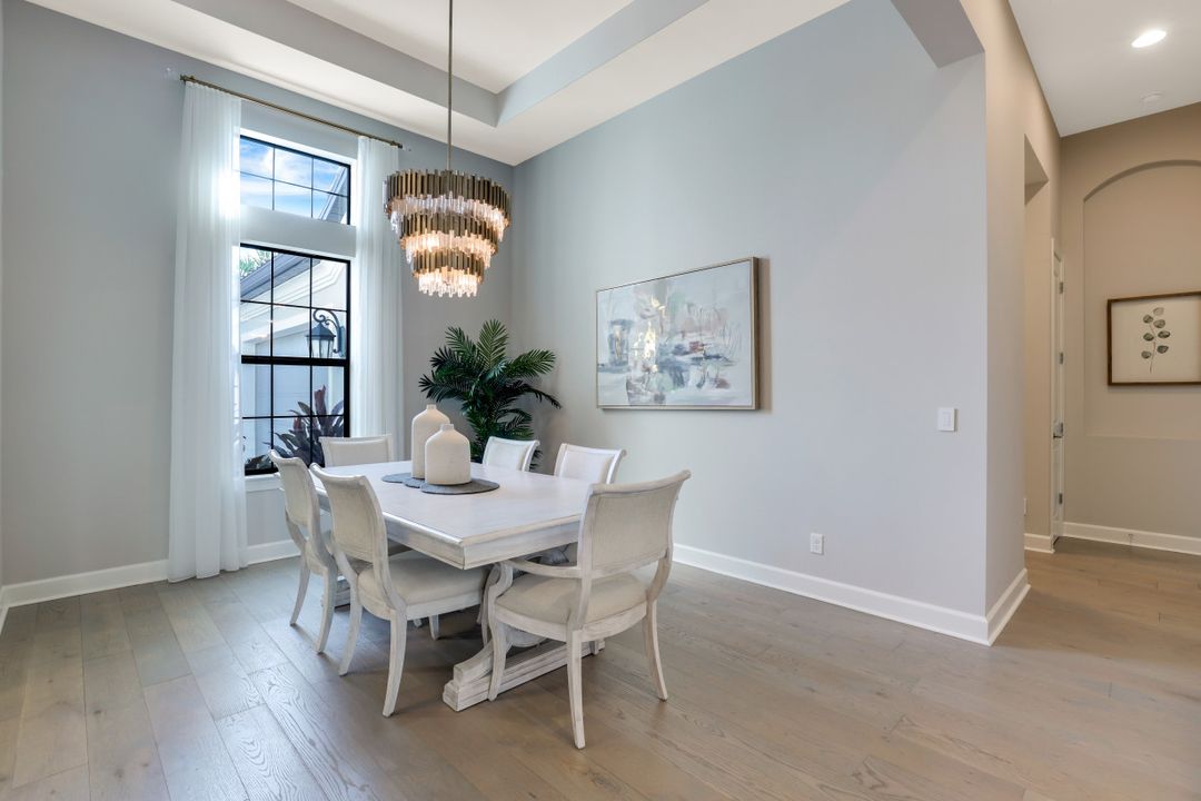 9018 Sorreno Ct, Naples, FL 34119