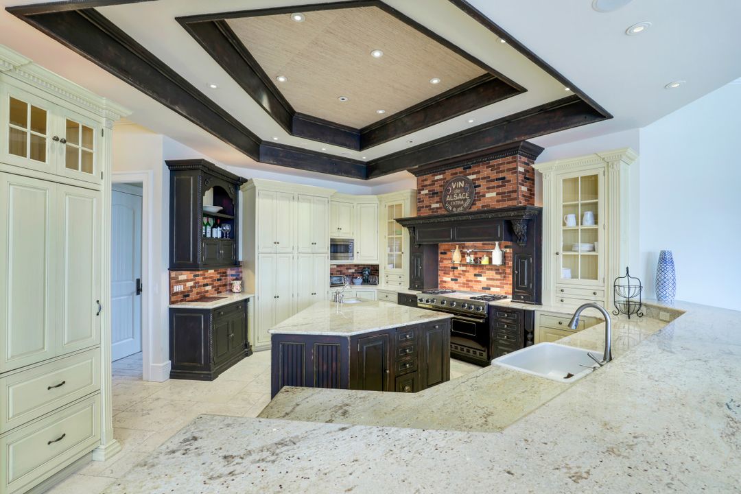 1839 Hurricane Harbor Ln, Naples, FL 34102