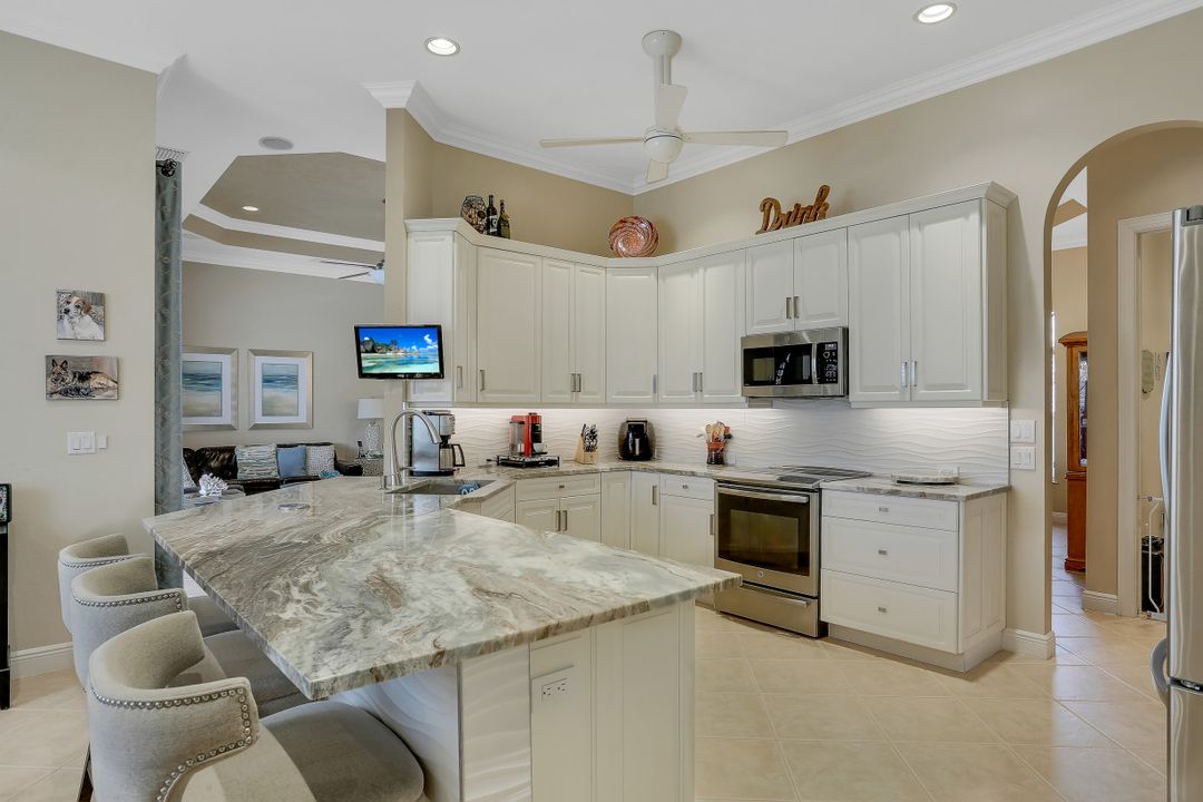 10256 Avonleigh Dr, Bonita Springs, FL 34135