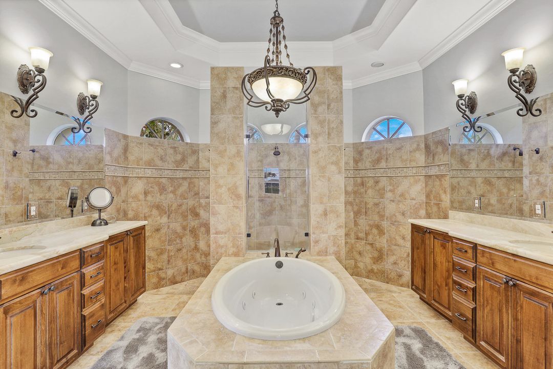 99 Gulfport Ct, Marco Island, FL 34145