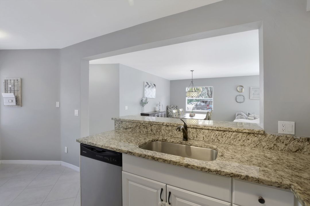 9605 Crescent Garden Dr, Naples, FL 34109