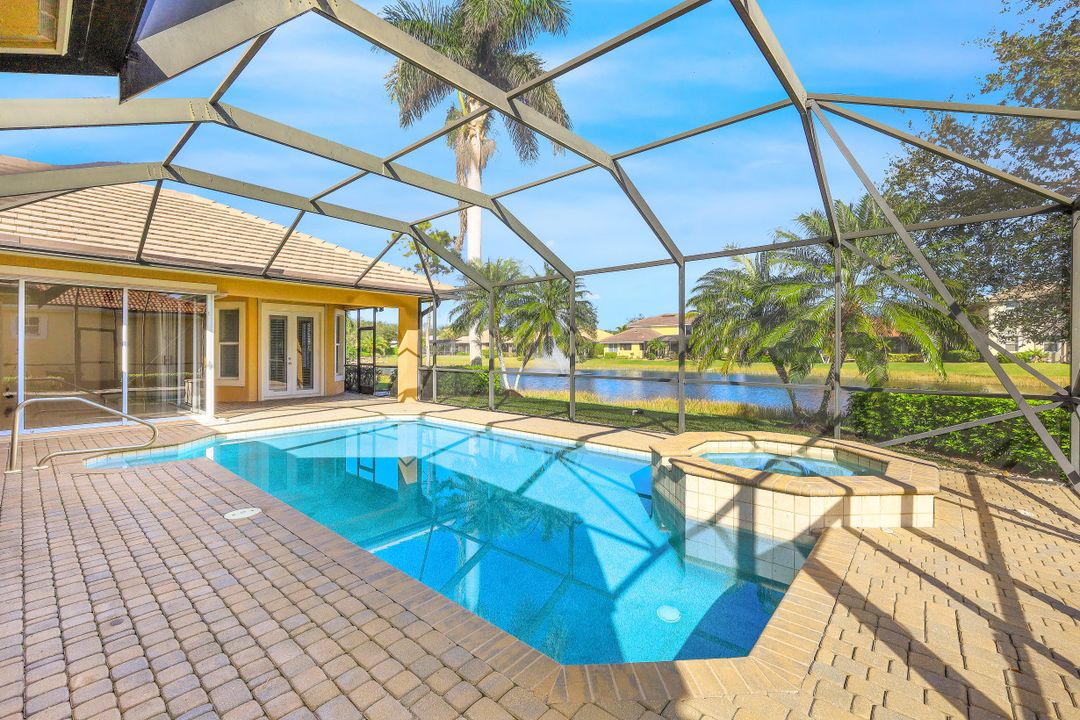 4899 Rustic Oaks Cir, Naples, FL 34105