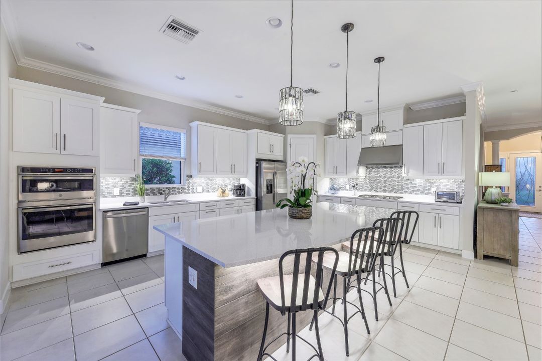 3274 Belon Ln, Naples, FL 34114