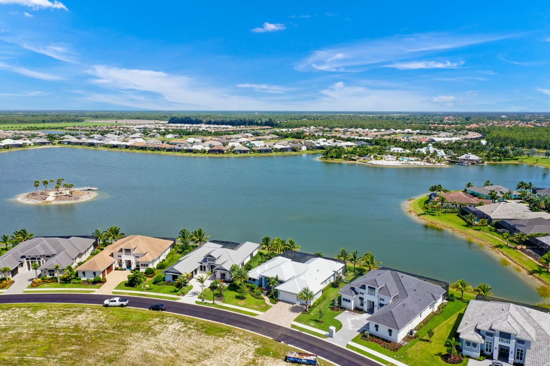 14234 Charthouse Cir, Naples, FL 34114