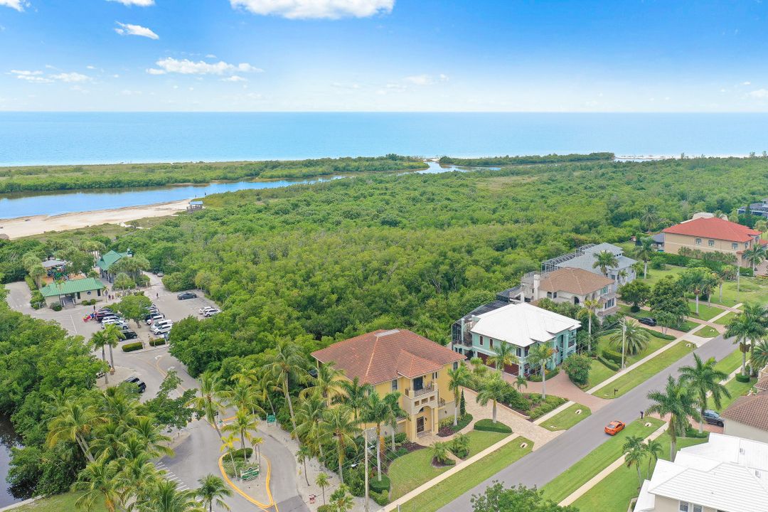 500 Spinnaker Dr, Marco Island, FL 34145