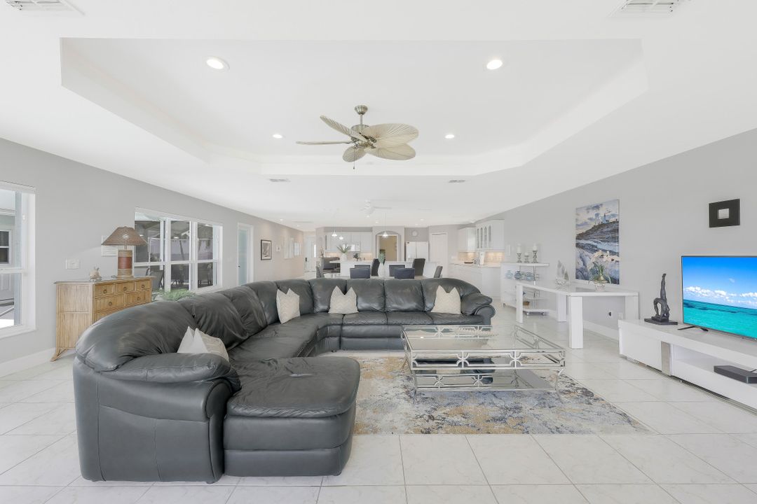 642 Coral Dr, Cape Coral, FL 33904