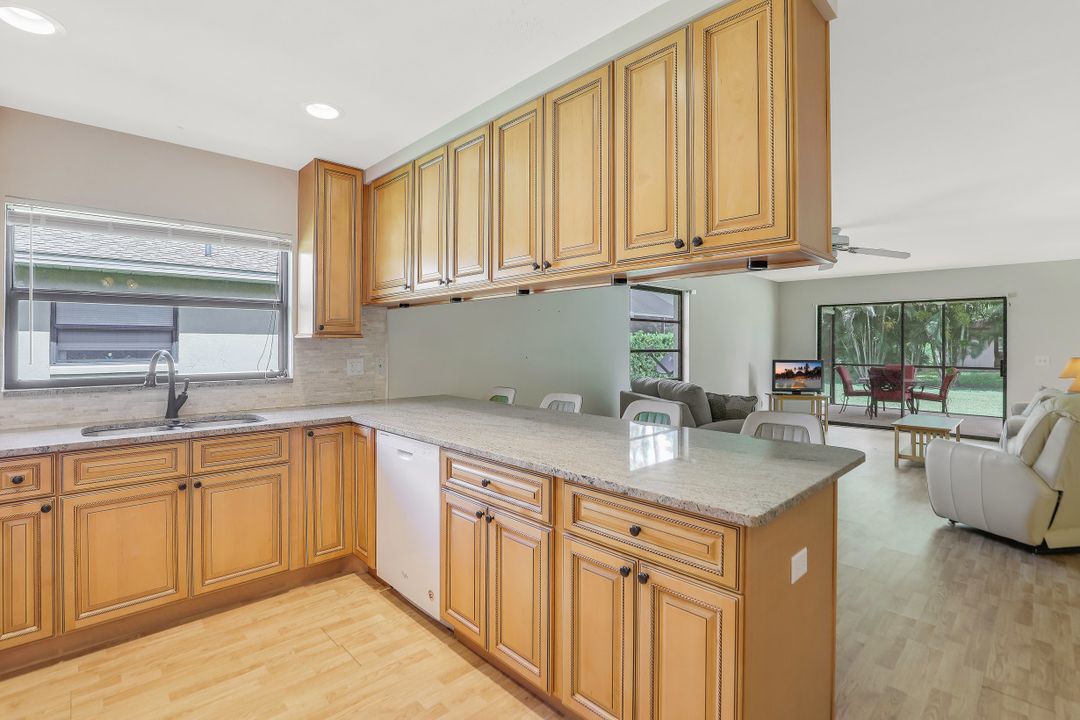 691 104th Ave N, Naples, FL 34108