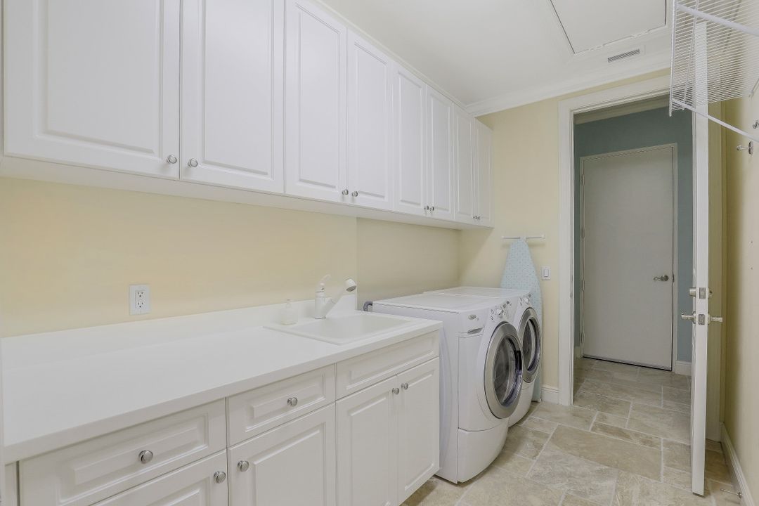 2542 Marquesa Royale Ln #301, Naples, FL 34109