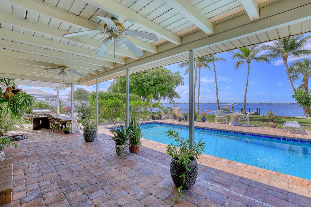 256 Bayshore Dr, Cape Coral, FL 33904