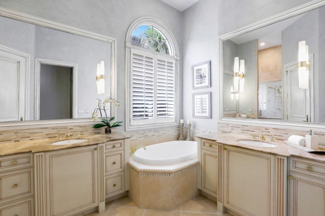 15655 Villoresi Way, Naples, FL 34110