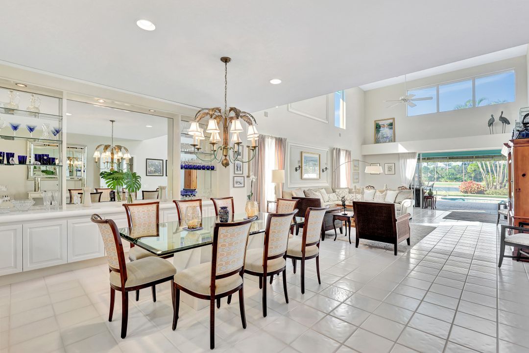 242 Edgemere Way E, Naples, FL 34105