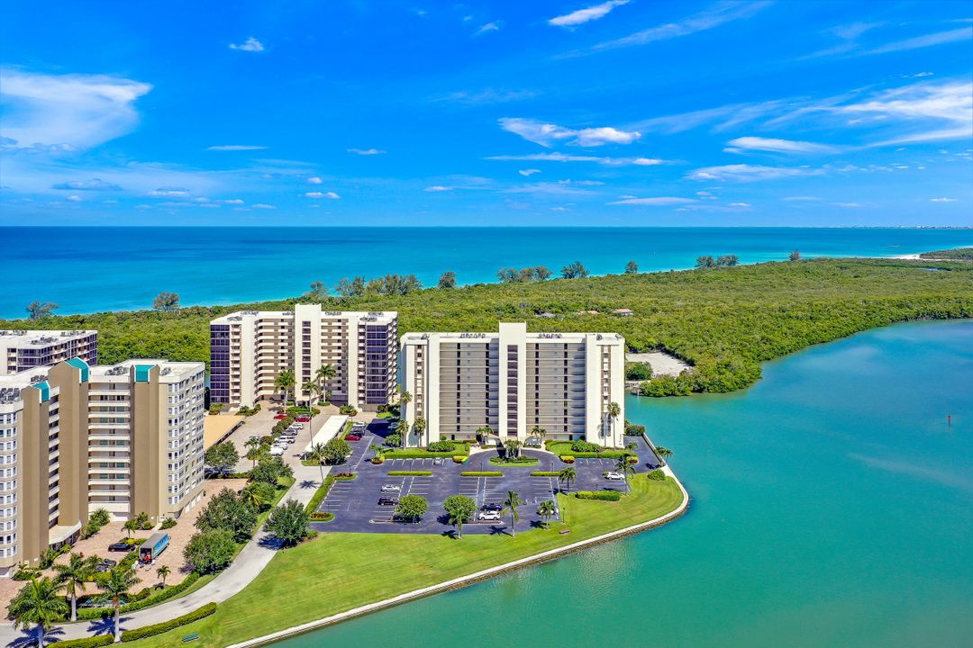 17 Bluebill Ave #305, Naples, FL 34108