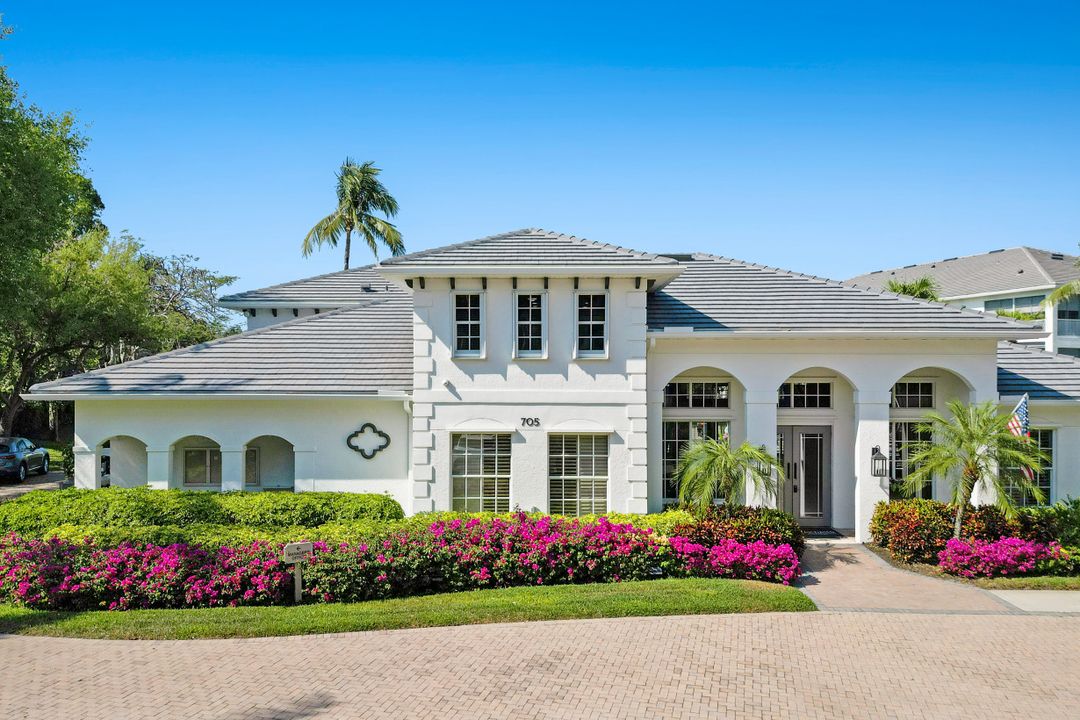 743 Bentwater Cir #203, Naples, FL 34108