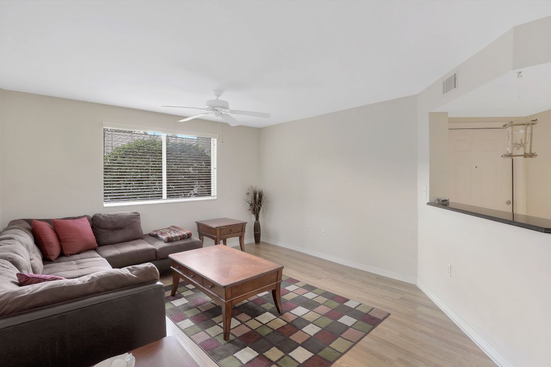 285 Naples Cove Dr #1106, Naples, FL 34110