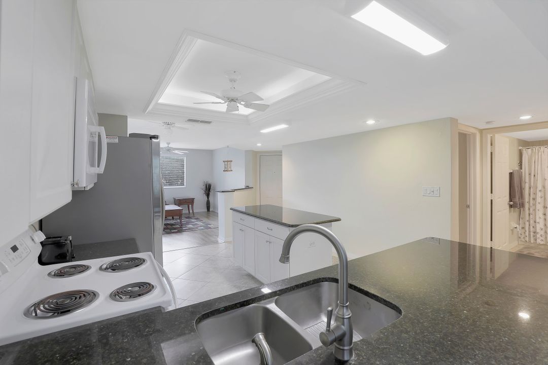 285 Naples Cove Dr #1106, Naples, FL 34110