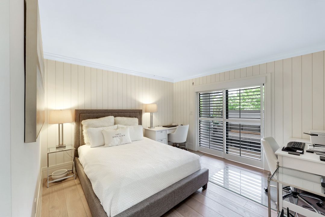 4451 Gulf Shore Blvd N #302, Naples, FL 34103